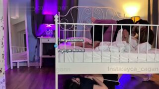 Acnoctem Sikilirken Ayça Kendini Parmaklıyor